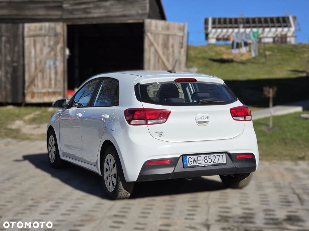 Kia Rio 1.2 L - 16