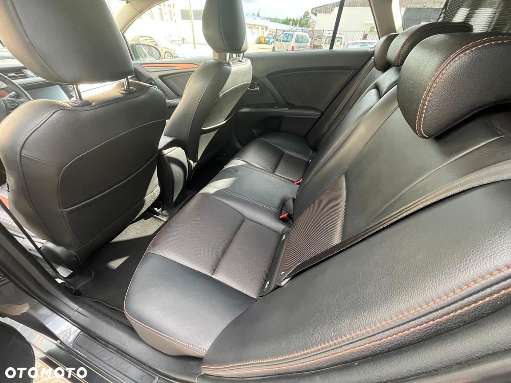 Toyota Avensis 1.8 Premium - 13