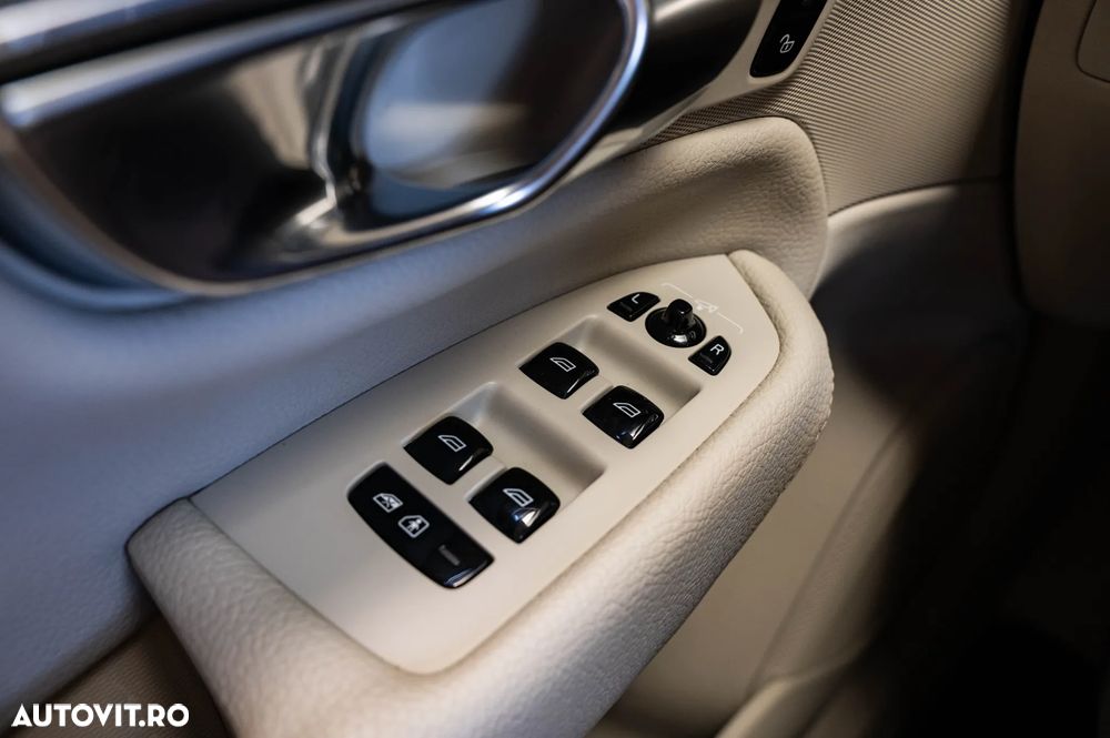 Volvo XC 90 D5 AWD Geartronic Momentum - 23