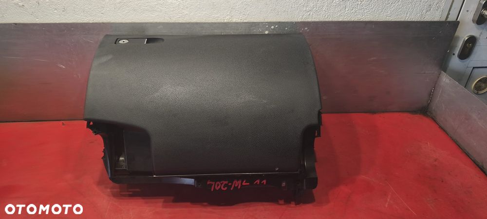 SCHOWEK PASAZERA KONSOLI EUROPA SPRAWNY MERCEDES W204 - 1