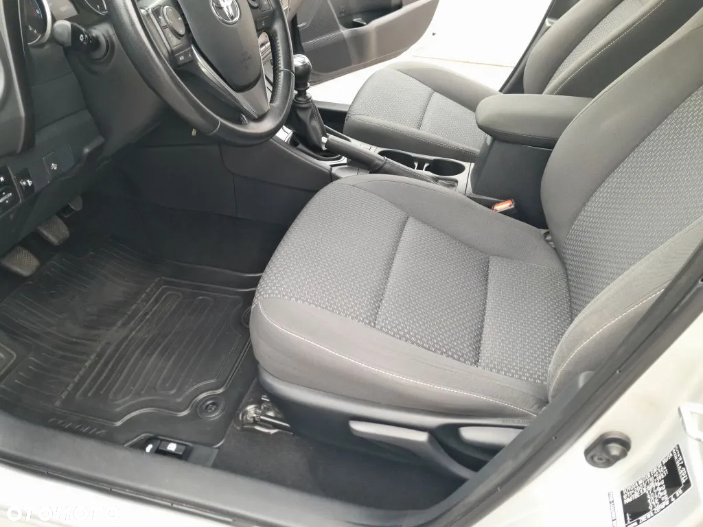 Toyota Corolla 1.6 Comfort - 16
