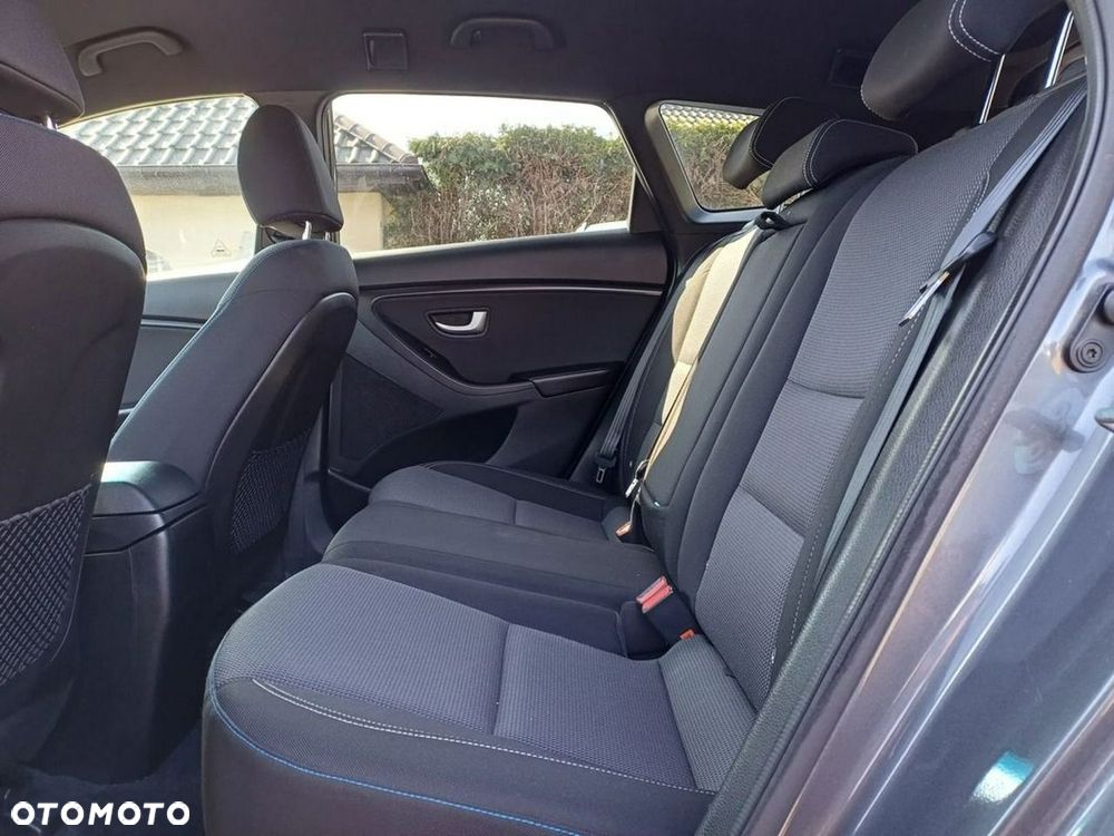 Hyundai i30 blue Kombi 1.6 GDi Passion - 17