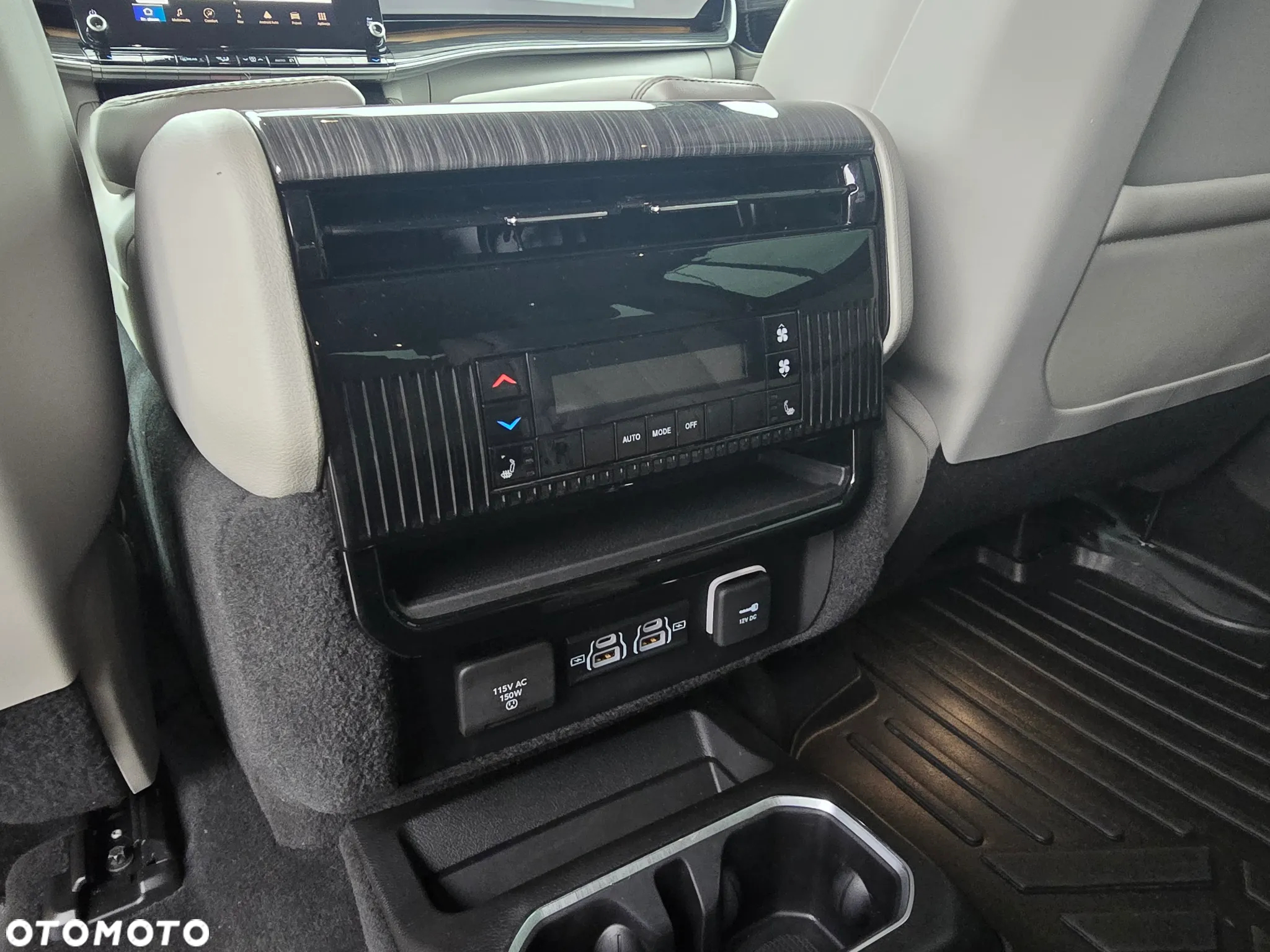 Jeep Wagoneer - 38