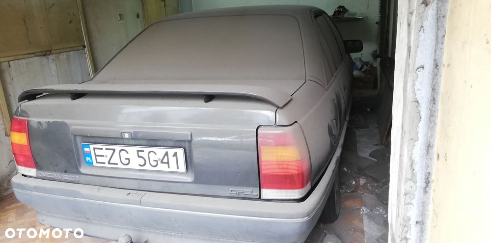 Opel Omega 2.0i GL - 2