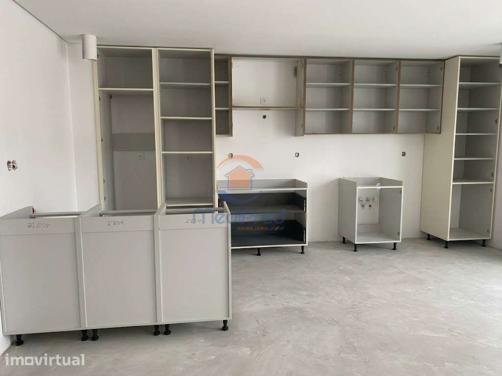 Apartamento T3 NOVO, com 2 Varandas e 3 Parqueamentos | Caneças - Grande imagem: 2/72