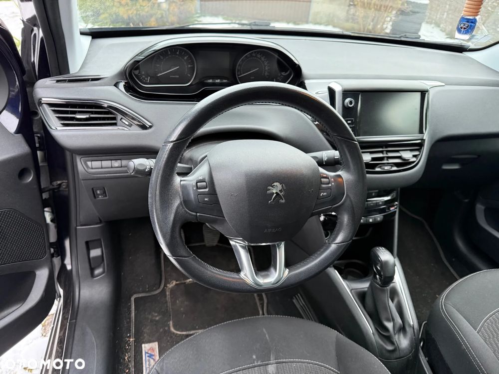 Peugeot 208 - 6