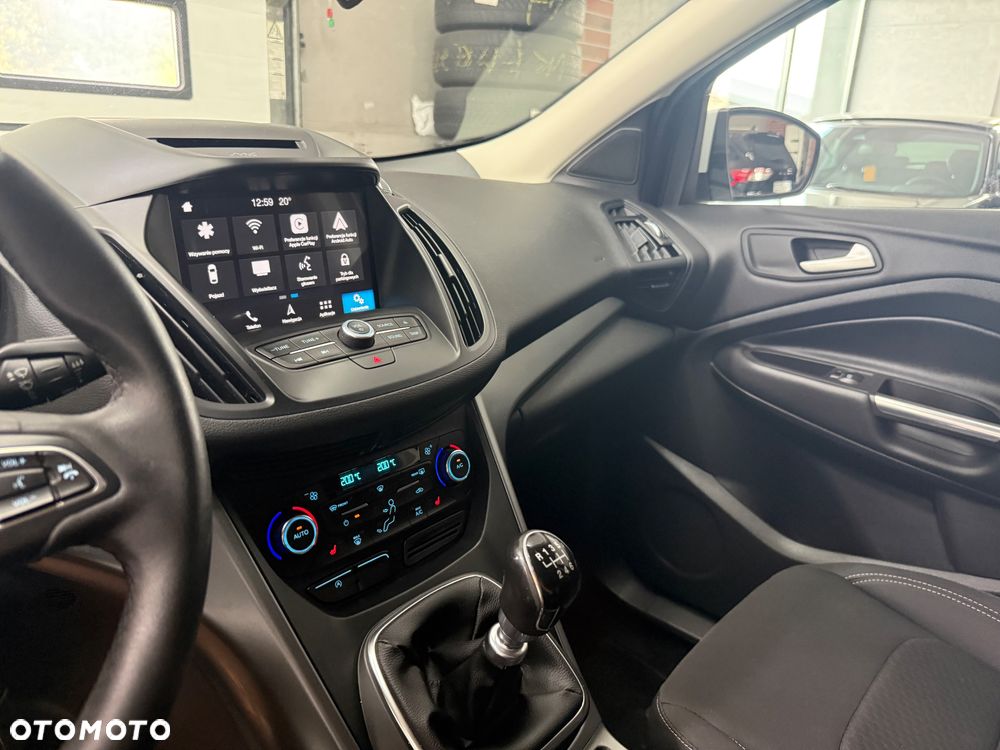 Ford Kuga 1.5 EcoBoost 2x4 Titanium - 27