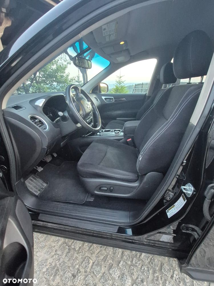 Nissan Pathfinder - 2