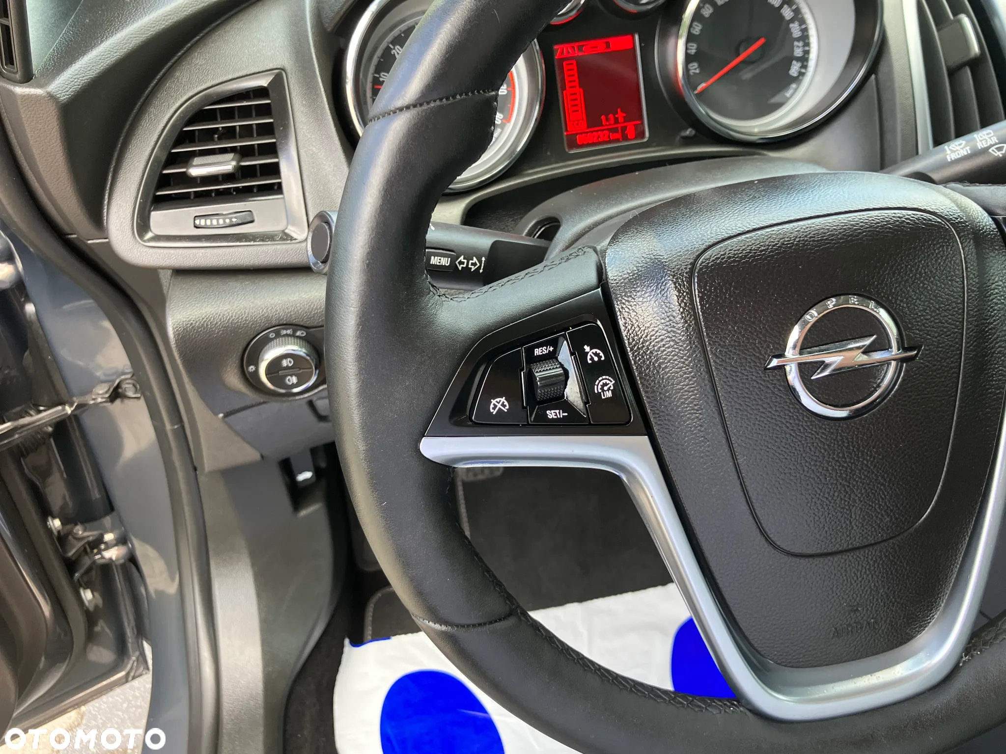 Opel Astra 1.4 Turbo Design Edition - 24