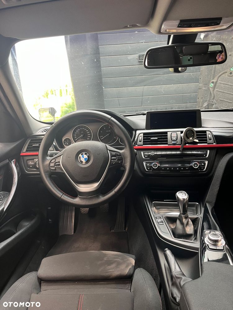BMW Seria 3 320d - 23