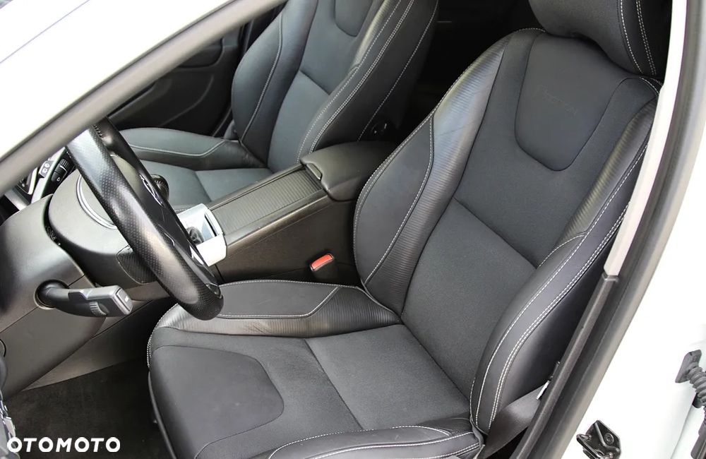 Volvo V60 2.0T R-Design - 20