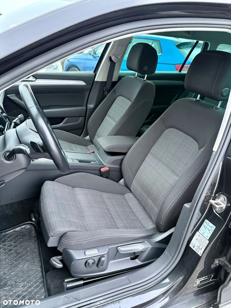 Volkswagen Passat - 16