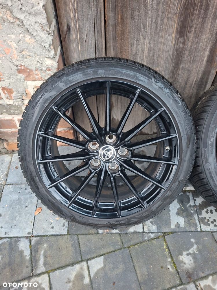 Koła Felgi Toyota Yaris GR 18 Cali 8j ET 45 Opony 24r - 12