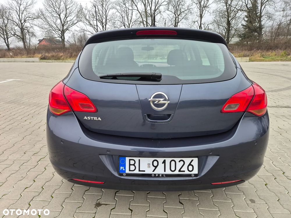 Opel Astra 1.6 Design Edition - 6