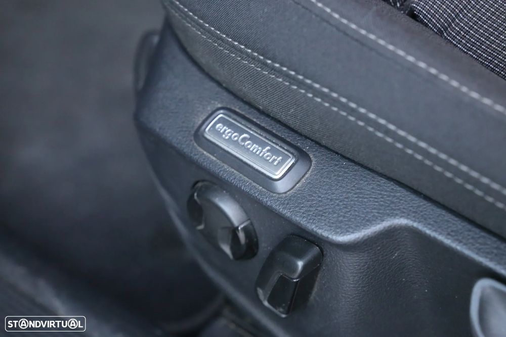 VW Passat Variant 1.6 TDI Confortline DSG - 12