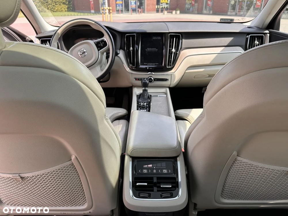 Volvo XC 60 D5 SCR AWD Inscription - 10
