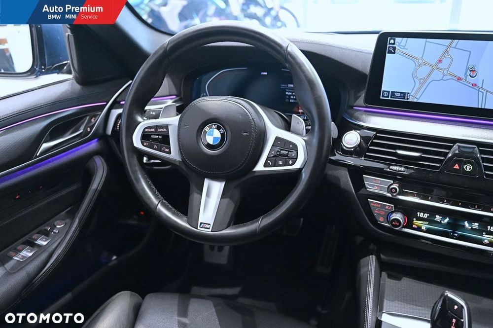 BMW Seria 5 540i xDrive mHEV - 17