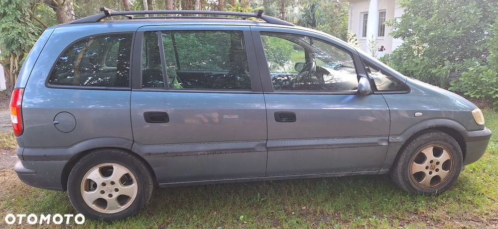 Opel Zafira 1.8 16V Comfort - 1