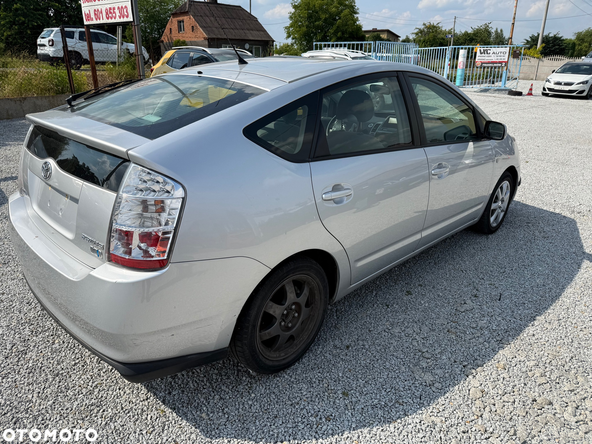 Toyota Prius (Hybrid) - 4