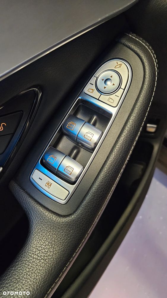 Mercedes-Benz GLC 250 4Matic 9G-TRONIC AMG Line - 30