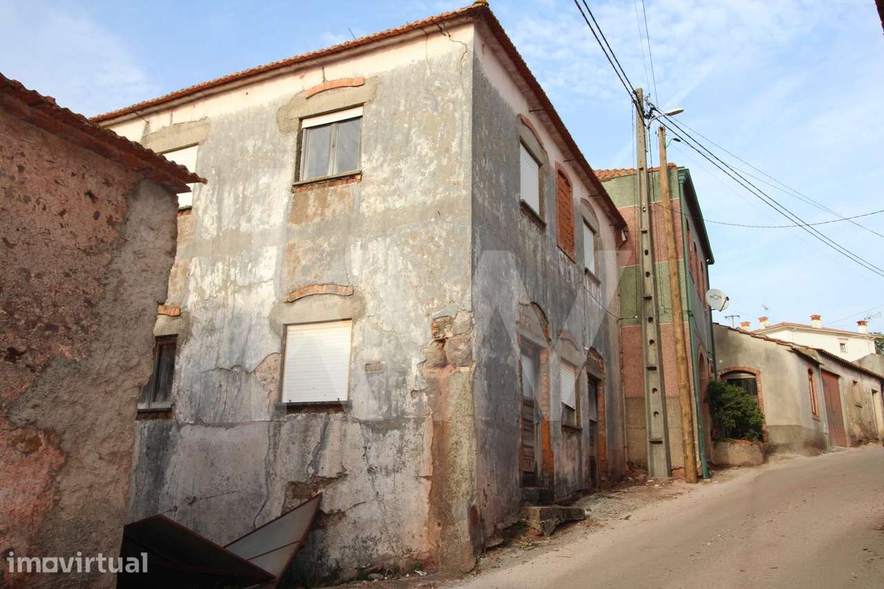 Moradia T4 para recuperar com Garagem + Terreno com duas frentes - Grande imagem: 2/16