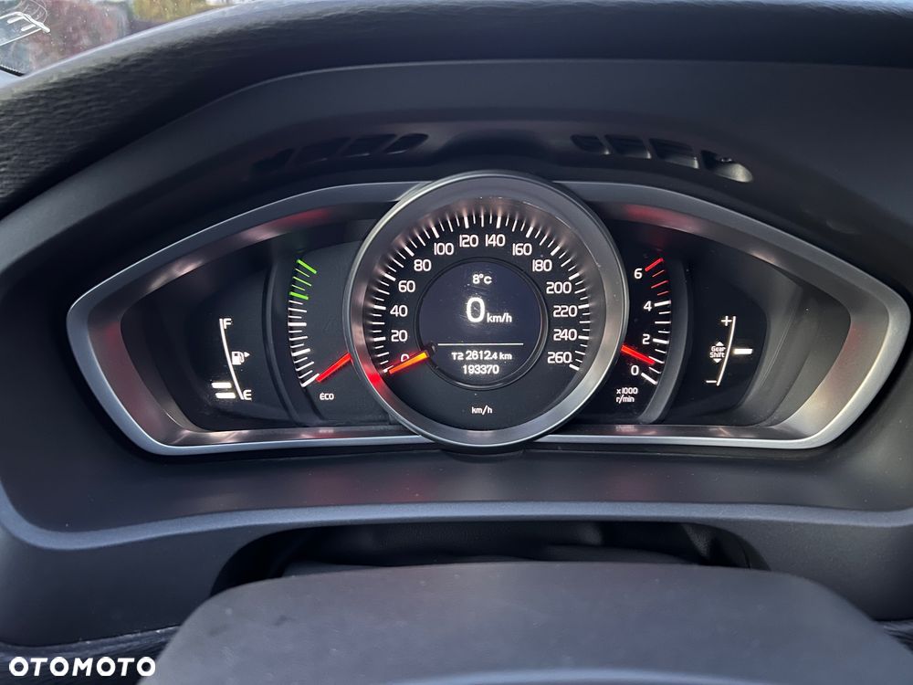Volvo V40 D2 Momentum - 25