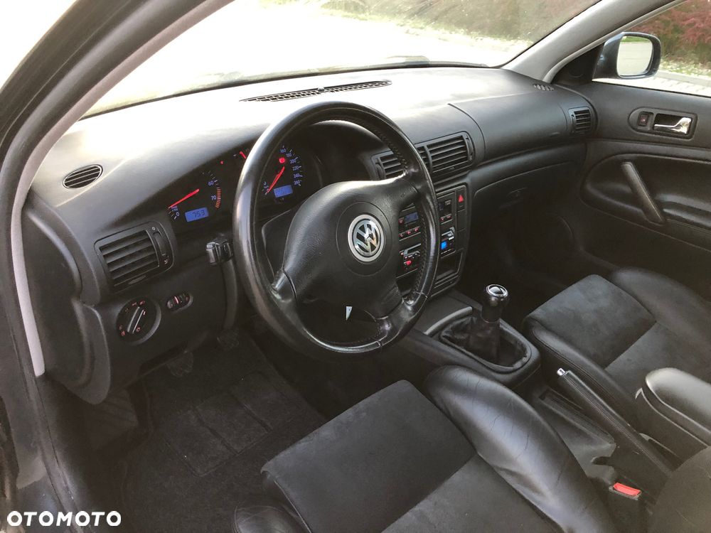 Volkswagen Passat 2.3 V5 Highline - 17