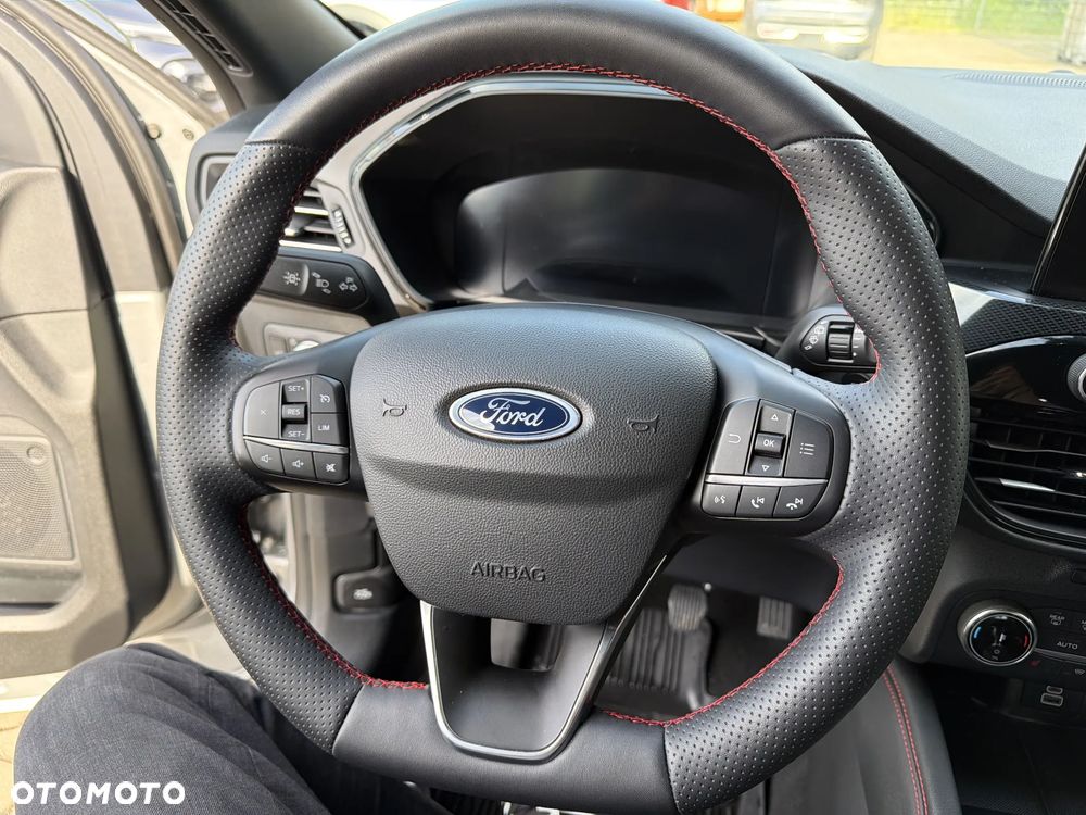 Ford Kuga 1.5 EcoBoost FWD ST-Line X - 18