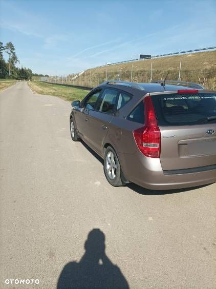Kia Ceed - 4