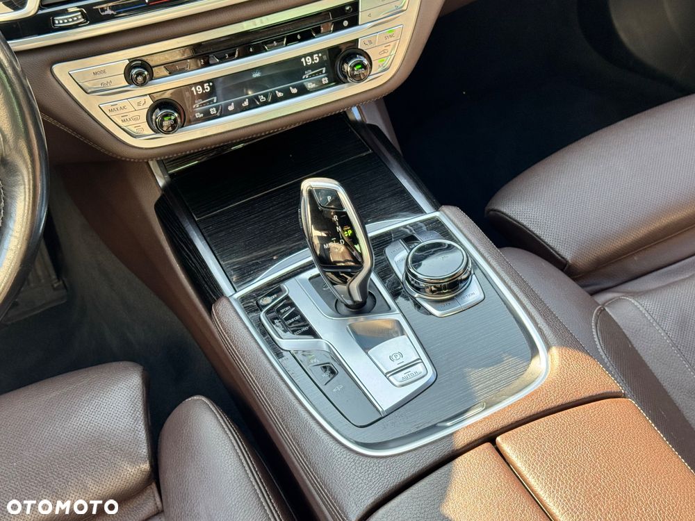 BMW Seria 7 730d - 29