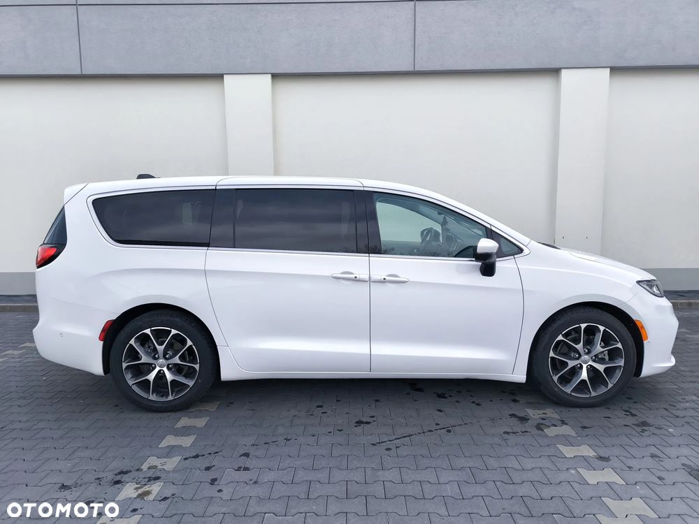 Chrysler Pacifica - 2