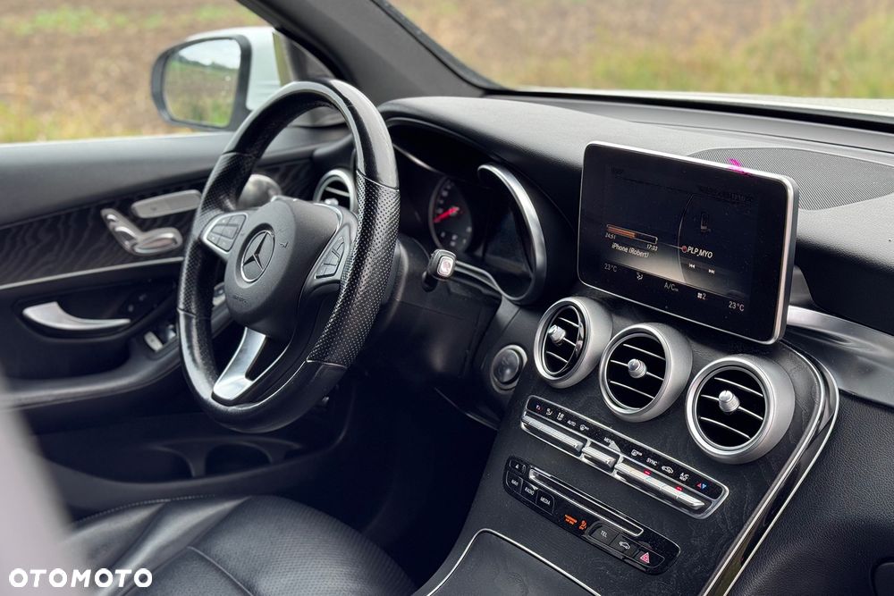 Mercedes-Benz GLC 300 4Matic 9G-TRONIC AMG Line - 8