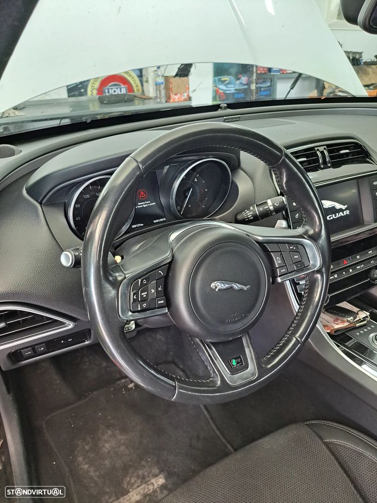 Jaguar XE 2.0 D R-Sport Aut. - 12