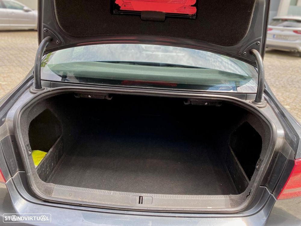 VW Passat 1.6 TDI BlueMotion - 28