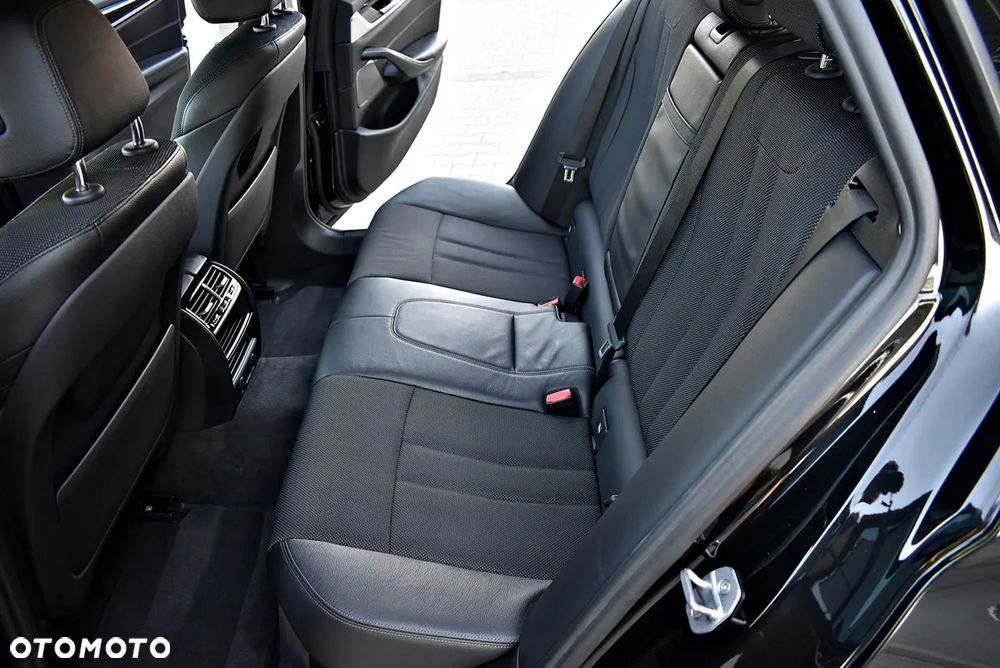 BMW Seria 5 520i - 38