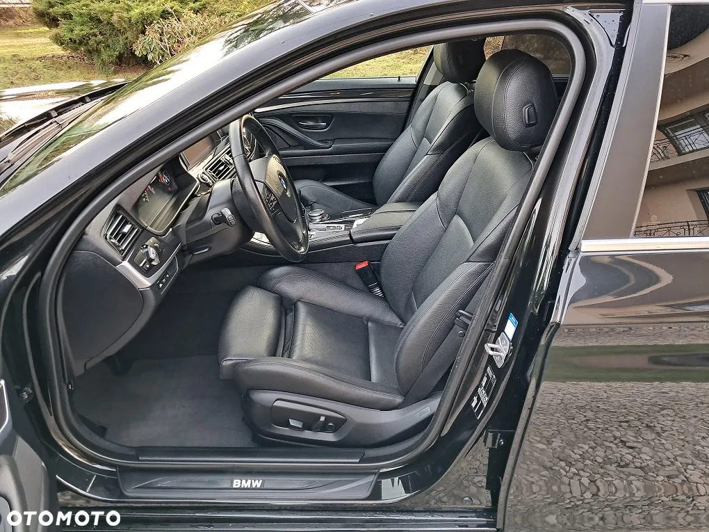 BMW Seria 5 525d Touring Sport-Aut Modern Line - 13