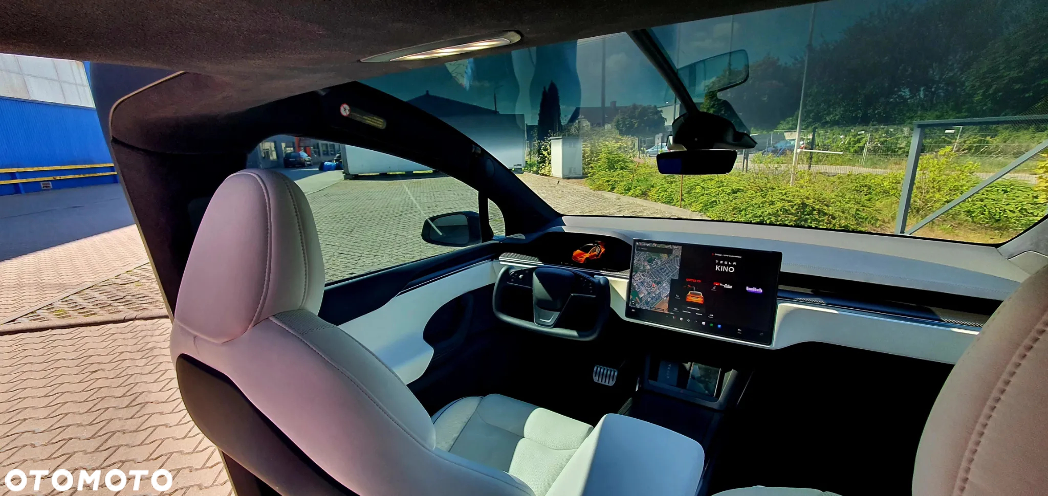 Tesla Model X Plaid - 25