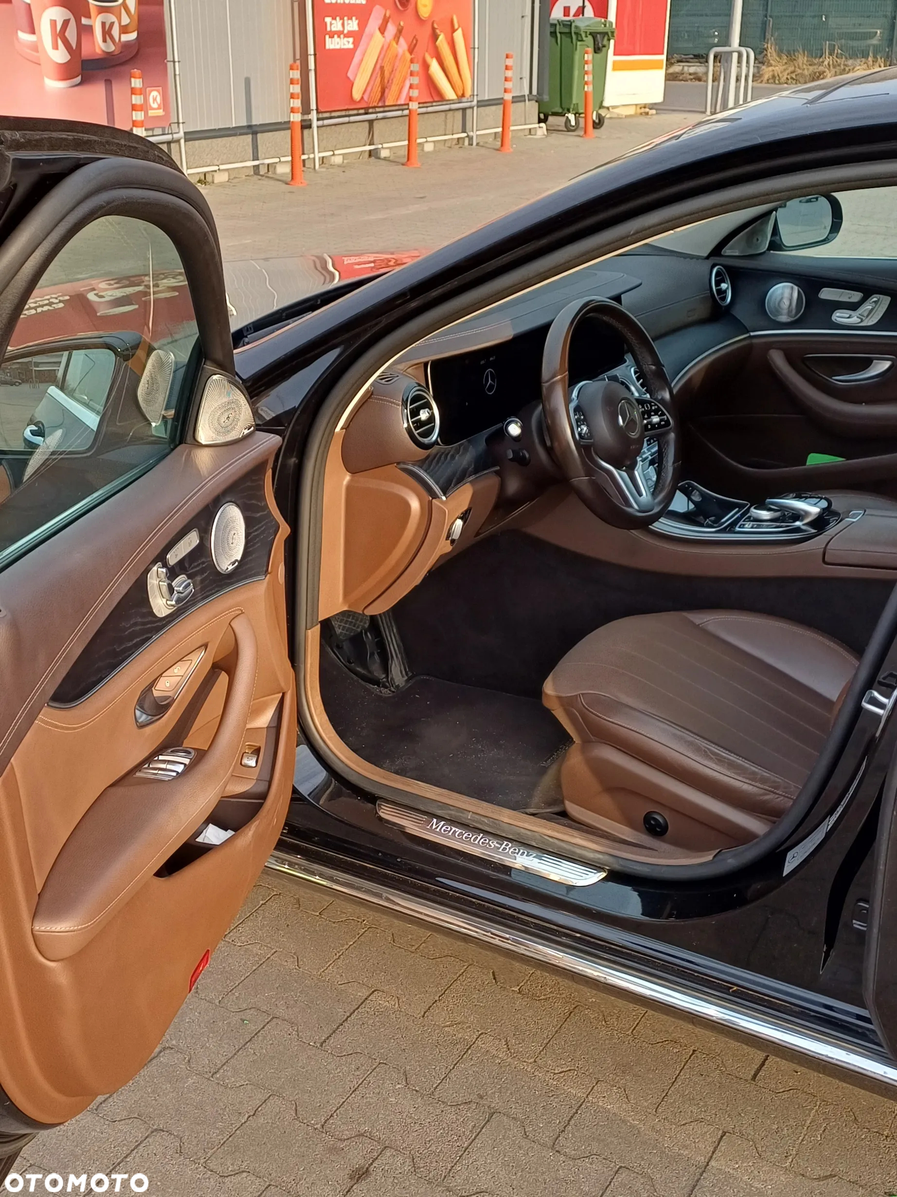 Mercedes-Benz Klasa E 220 d 4-Matic Business Edition 9G-TRONIC - 4