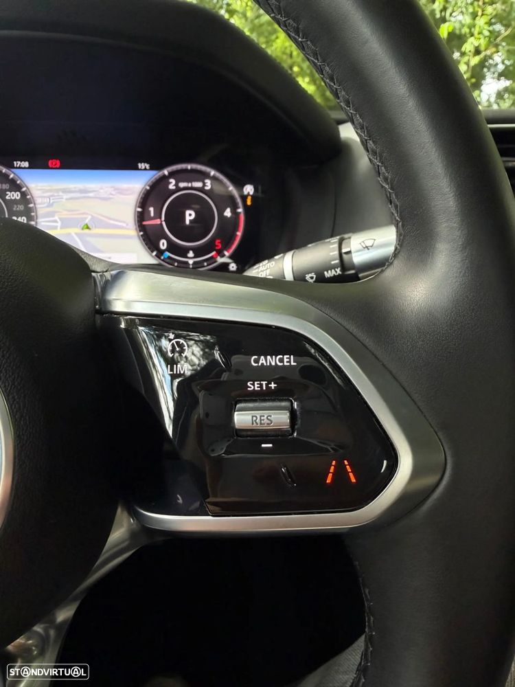 Jaguar XE 2.0 D R-Dynamic S - 24