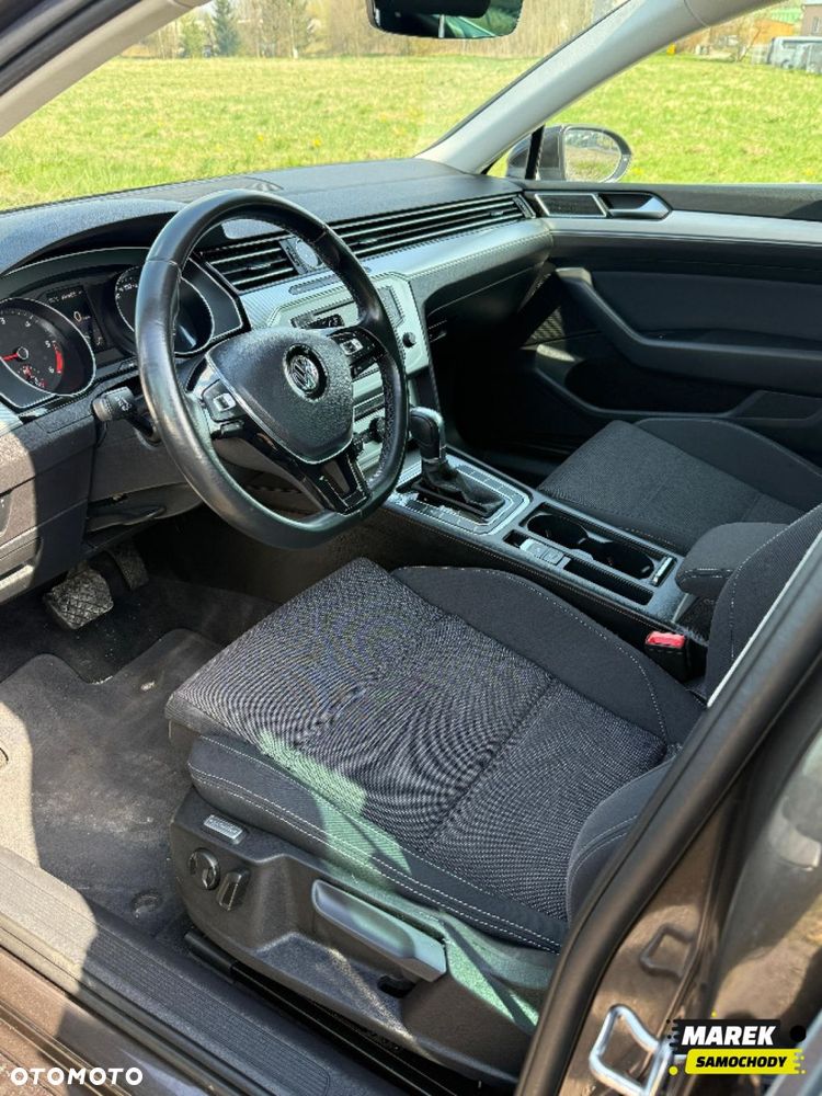 Volkswagen Passat - 11