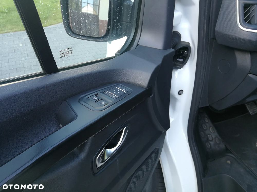 Renault Trafic - 16