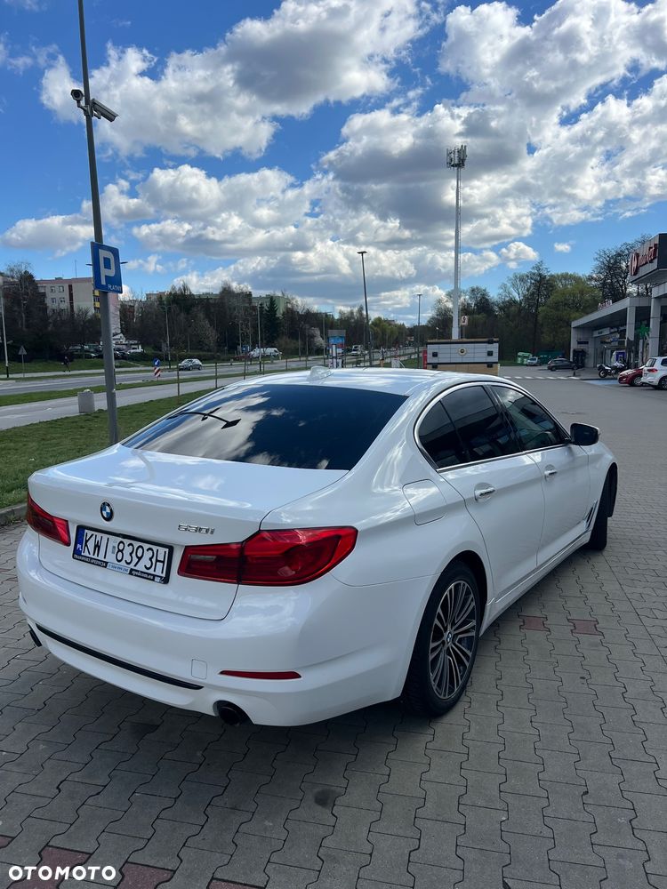 BMW Seria 5 530i Sport Line - 4