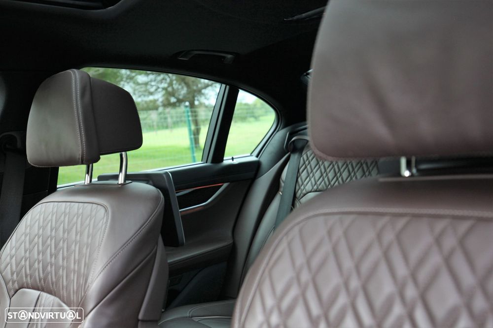 BMW 740 d xDrive Pack M Auto - 47