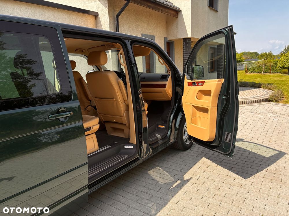 Volkswagen Multivan - 17