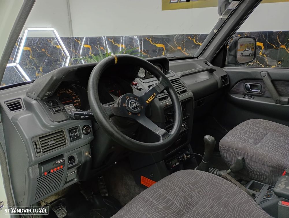 Mitsubishi Pajero 2.5 TDi GLS - 12