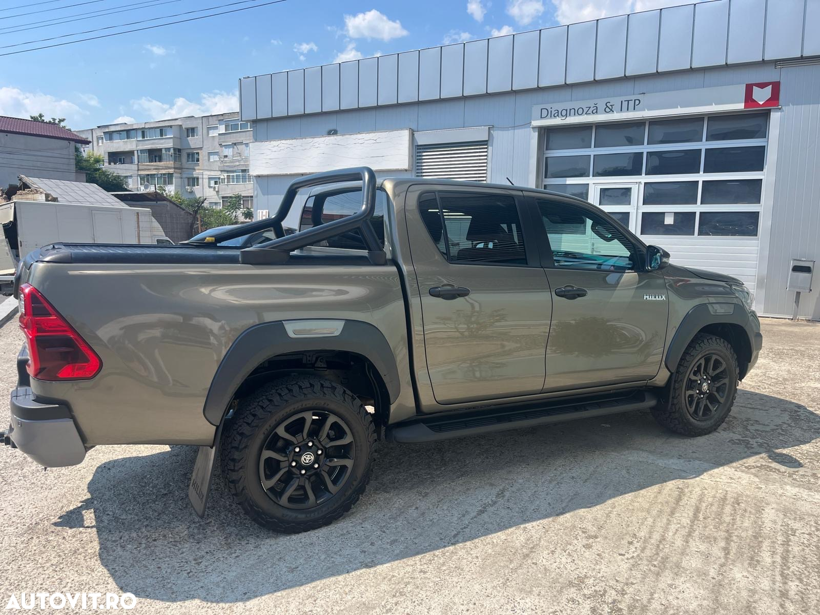 Toyota Hilux 2.8D 204CP 4x4 Double Cab AT Invincible - 8