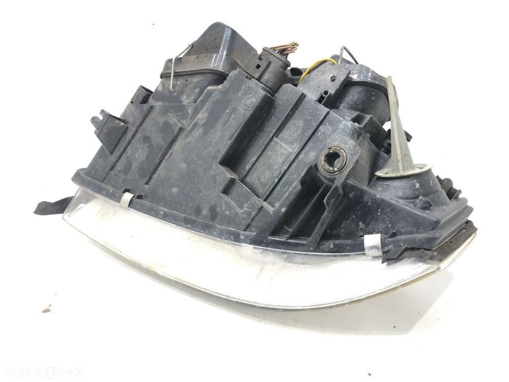 REFLEKTOR LEWY PRZÓD  AUDI A6 C5 (4B2) 1997 - 2005 2.4 121 kW [165 KM] benzyna 1997 - 2005 - 3