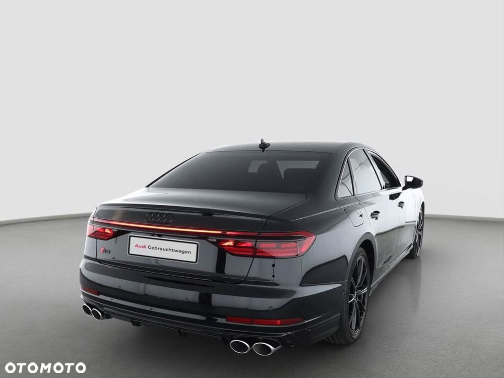 Audi S8 - 2