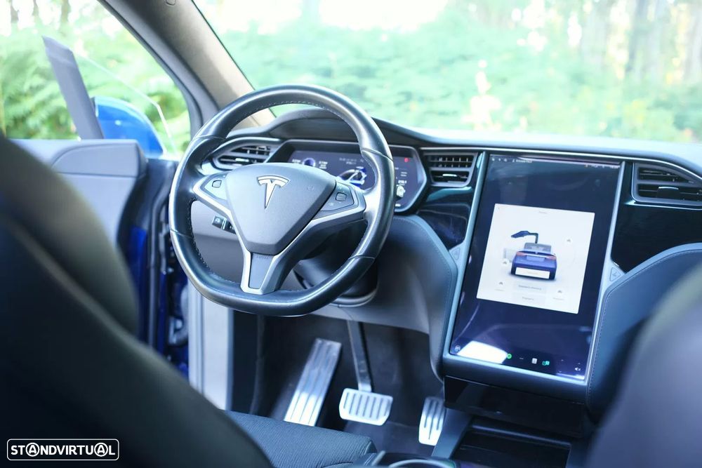 Tesla Model X 75D - 16