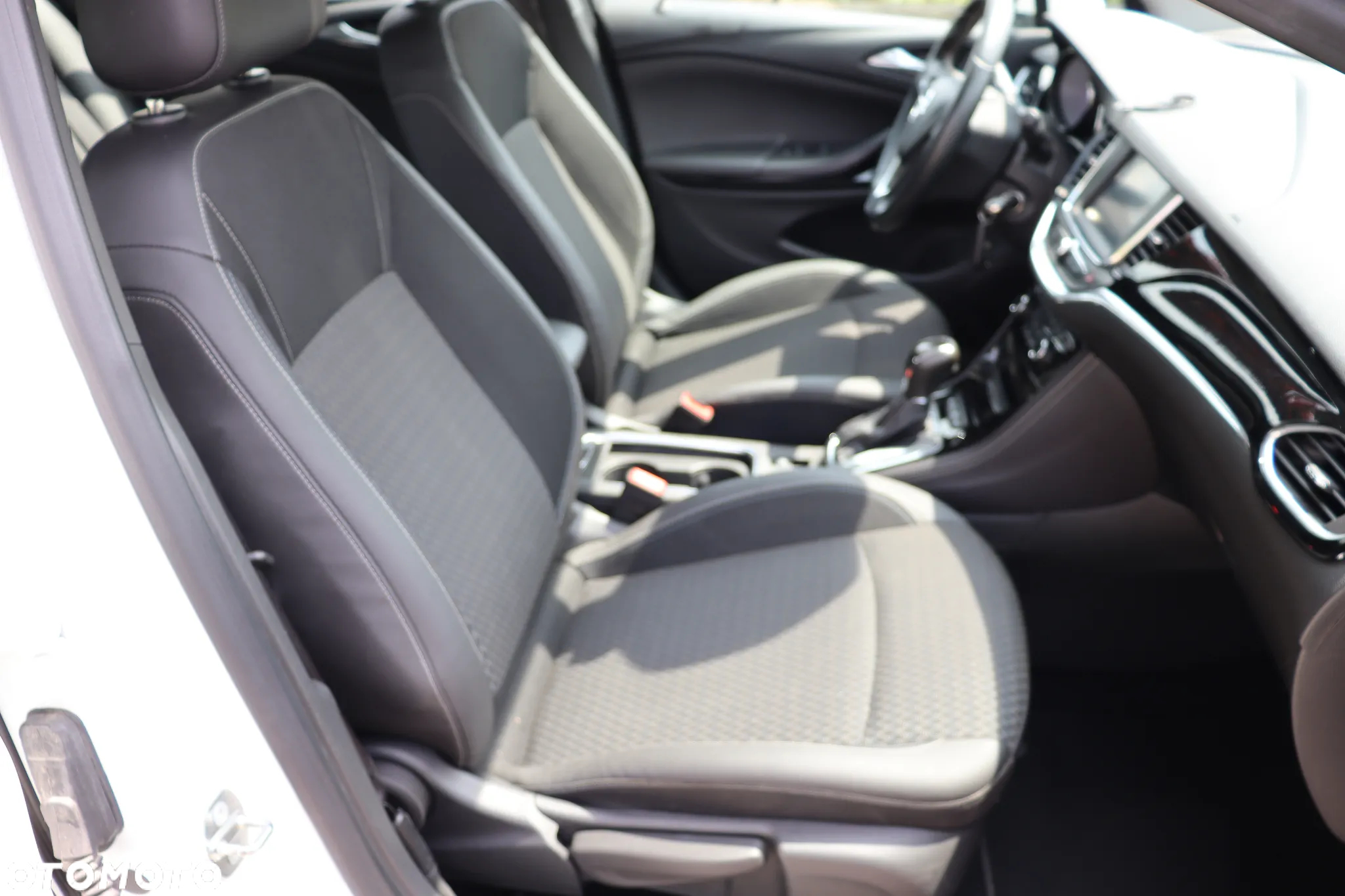 Opel Astra 1.4 Turbo Start/Stop Automatik Business - 19